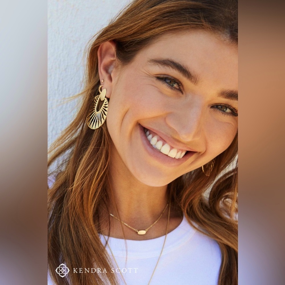 ✨🎉HOST PICK!🎉✨🔥REPEAT SELL OUT🔥 Gold Vermeil Fan Hoop Earrings - Picture 3 of 7